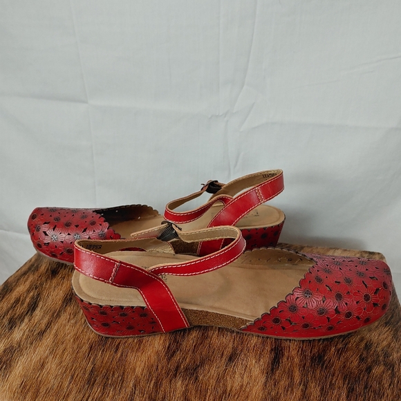 L'Artiste Spring Step Livia Red Floral Leather Buckle Ankle Strap Size 41/9.5-10 - Picture 3 of 11